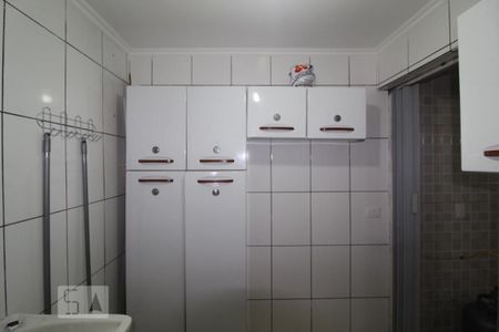 Casa para alugar com 200m², 2 quartos e 2 vagasArea serviço