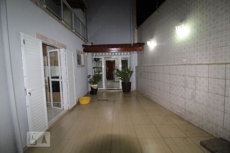 Casa para alugar com 200m², 2 quartos e 2 vagasQuintal 