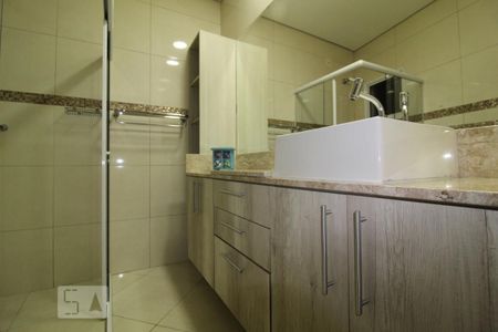 Casa para alugar com 200m², 2 quartos e 2 vagasBanheiro suite 1