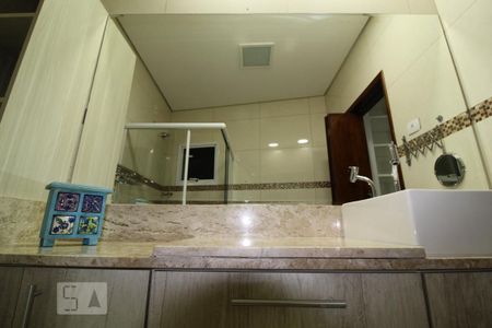 Casa para alugar com 200m², 2 quartos e 2 vagasBanheiro suite 1