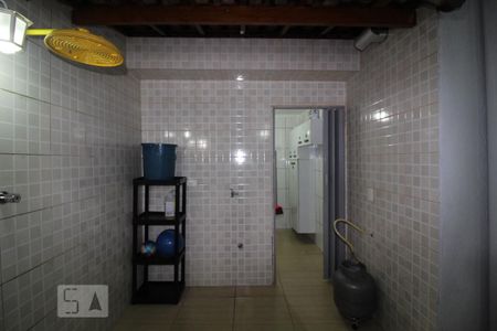 Casa para alugar com 200m², 2 quartos e 2 vagasArea serviço