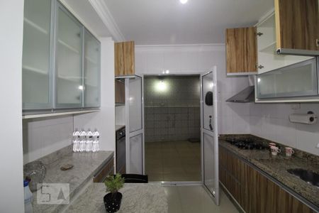 Casa para alugar com 200m², 2 quartos e 2 vagasCozinha