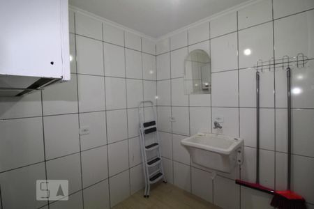 Casa para alugar com 200m², 2 quartos e 2 vagasArea serviço
