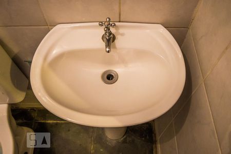 Banheiro de kitnet/studio para alugar com 1 quarto, 41m² em Cidade Universitária, Campinas