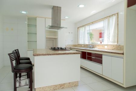 Casa de condomínio para alugar com 268m², 5 quartos e 2 vagasCozinha