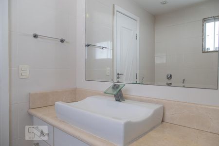 Casa de condomínio para alugar com 268m², 5 quartos e 2 vagasBanheiro da Suíte 1