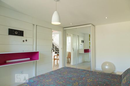 Casa de condomínio para alugar com 268m², 5 quartos e 2 vagasQuarto 1