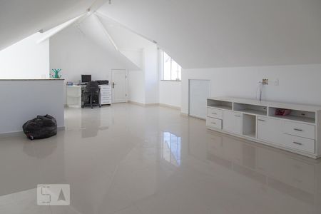 Casa de condomínio para alugar com 268m², 5 quartos e 2 vagasSótão