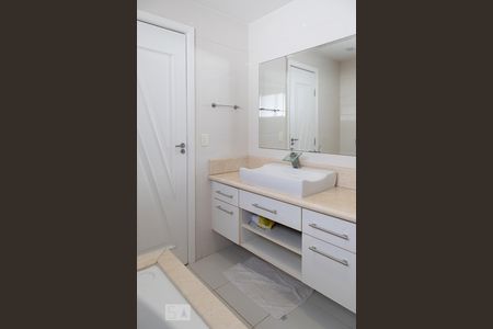 Casa de condomínio para alugar com 268m², 5 quartos e 2 vagasBanheiro da Suíte 1