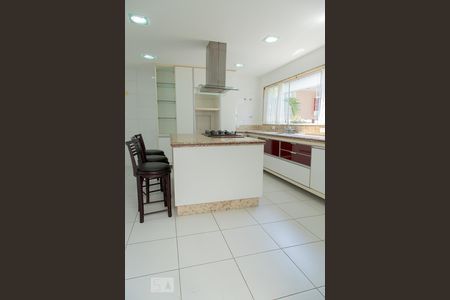 Casa de condomínio para alugar com 268m², 5 quartos e 2 vagasCozinha