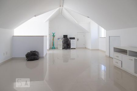 Casa de condomínio para alugar com 268m², 5 quartos e 2 vagasSótão