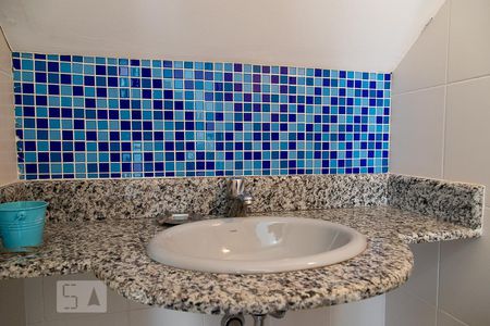 Casa de condomínio para alugar com 268m², 5 quartos e 2 vagasBanheiro do sótão