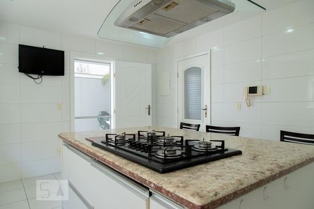 Casa de condomínio para alugar com 268m², 5 quartos e 2 vagasCozinha