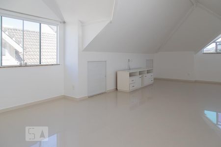 Casa de condomínio para alugar com 268m², 5 quartos e 2 vagasSótão