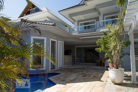 Casa de condomínio para alugar com 268m², 5 quartos e 2 vagasFachada