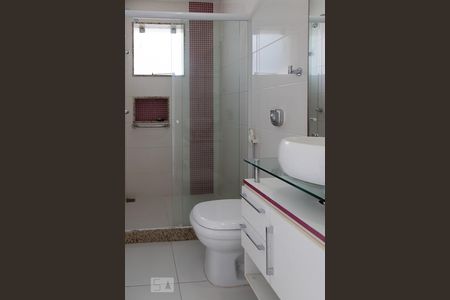 Casa de condomínio para alugar com 268m², 5 quartos e 2 vagasBanheiro da Suíte 2