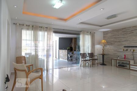 Sala de casa de condomínio para alugar com 5 quartos, 268m² em Recreio dos Bandeirantes, Rio de Janeiro