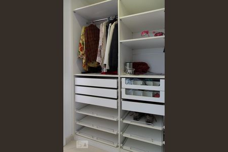 Casa de condomínio para alugar com 268m², 5 quartos e 2 vagasCloset da Suíte 1