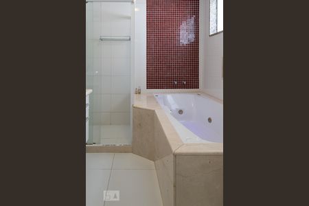 Casa de condomínio para alugar com 268m², 5 quartos e 2 vagasBanheiro da Suíte 1