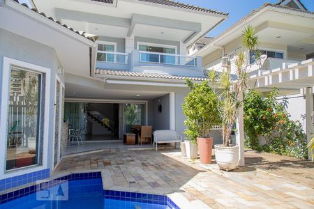 Casa de condomínio para alugar com 268m², 5 quartos e 2 vagasFachada