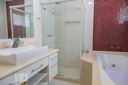 Casa de condomínio para alugar com 268m², 5 quartos e 2 vagasBanheiro da Suíte 1