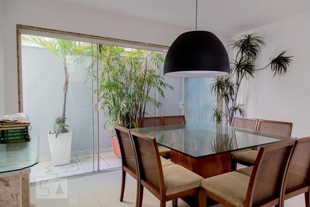 Sala de casa de condomínio para alugar com 5 quartos, 268m² em Recreio dos Bandeirantes, Rio de Janeiro