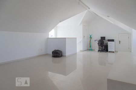 Casa de condomínio para alugar com 268m², 5 quartos e 2 vagasSótão