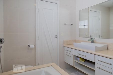 Casa de condomínio para alugar com 268m², 5 quartos e 2 vagasBanheiro da Suíte 1