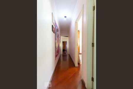 Casa à venda com 250m², 3 quartos e 3 vagasCorredor dos quartos