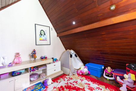 Casa à venda com 250m², 3 quartos e 3 vagasSótão