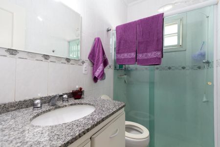 Casa à venda com 250m², 3 quartos e 3 vagasBanheiro da suíte