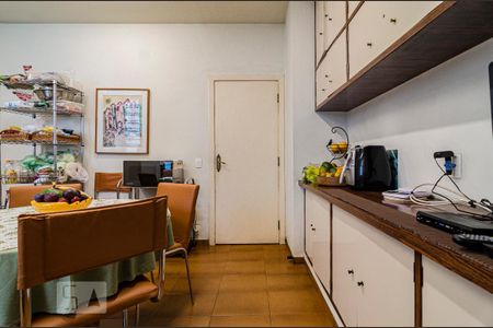 Apartamento à venda com 236m², 4 quartos e 2 vagas Apartamento à venda com 236m², 4 quartos e 2 vagasCozinha