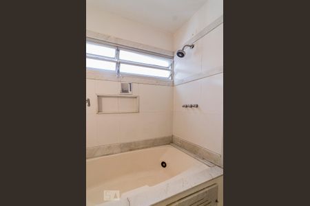 Apartamento à venda com 236m², 4 quartos e 2 vagas Apartamento à venda com 236m², 4 quartos e 2 vagasBanheiro da suíte