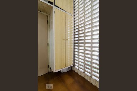 Apartamento à venda com 236m², 4 quartos e 2 vagas Apartamento à venda com 236m², 4 quartos e 2 vagasÁrea de Serviço