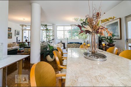 Apartamento à venda com 236m², 4 quartos e 2 vagas Apartamento à venda com 236m², 4 quartos e 2 vagasSala