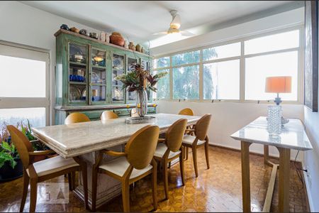 Apartamento à venda com 236m², 4 quartos e 2 vagas Apartamento à venda com 236m², 4 quartos e 2 vagasSala