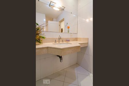 Apartamento à venda com 236m², 4 quartos e 2 vagas Apartamento à venda com 236m², 4 quartos e 2 vagasBanheiro