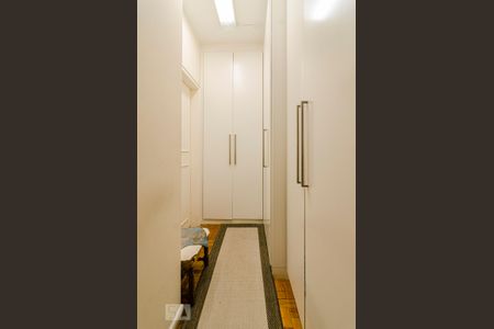 Apartamento à venda com 236m², 4 quartos e 2 vagas Apartamento à venda com 236m², 4 quartos e 2 vagasCloset da suíte