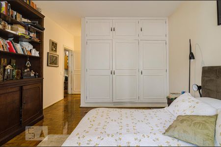 Apartamento à venda com 236m², 4 quartos e 2 vagas Apartamento à venda com 236m², 4 quartos e 2 vagasSuíte