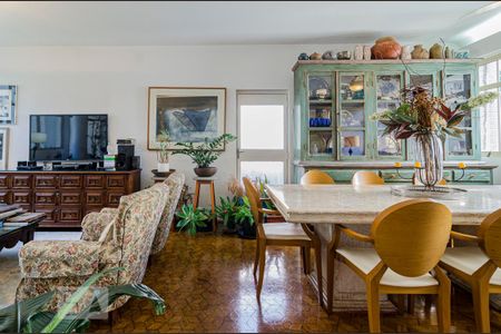 Apartamento à venda com 236m², 4 quartos e 2 vagas Apartamento à venda com 236m², 4 quartos e 2 vagasSala