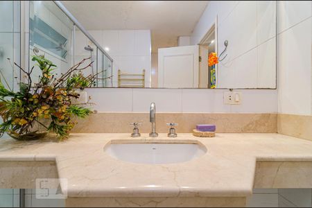 Apartamento à venda com 236m², 4 quartos e 2 vagas Apartamento à venda com 236m², 4 quartos e 2 vagasBanheiro