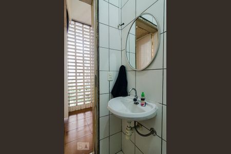 Apartamento à venda com 236m², 4 quartos e 2 vagas Apartamento à venda com 236m², 4 quartos e 2 vagasBanheiro de Serviço