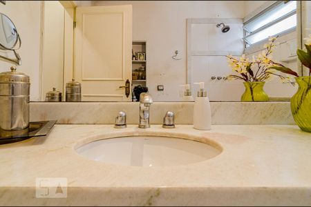 Apartamento à venda com 236m², 4 quartos e 2 vagas Apartamento à venda com 236m², 4 quartos e 2 vagasBanheiro da suíte