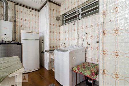 Apartamento à venda com 236m², 4 quartos e 2 vagas Apartamento à venda com 236m², 4 quartos e 2 vagasÁrea de Serviço