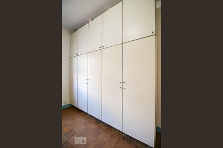 Closet da suíte de casa para alugar com 2 quartos, 120m² em Chácara Santo Antônio (zona Sul), São Paulo