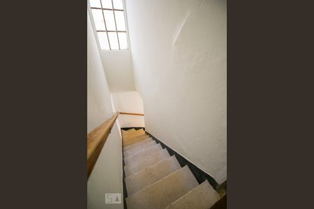 Casa para alugar com 120m², 2 quartos e 1 vagaEscada