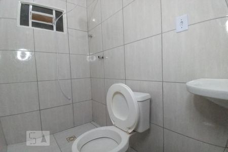 Banheiro de kitnet/studio para alugar com 1 quarto, 45m² em Samambaia Sul (samambaia), Brasília