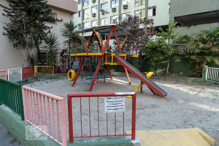 Apartamento à venda com 76m², 2 quartos e 1 vaga Apartamento à venda com 76m², 2 quartos e 1 vagaPlay