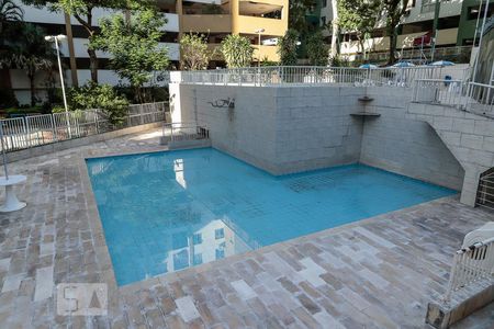 Apartamento à venda com 76m², 2 quartos e 1 vaga Apartamento à venda com 76m², 2 quartos e 1 vagaPiscina