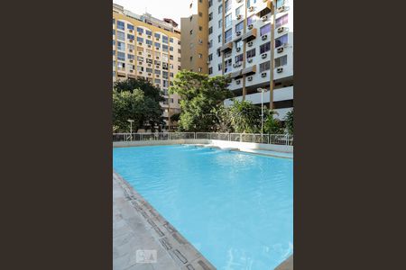 Apartamento à venda com 76m², 2 quartos e 1 vaga Apartamento à venda com 76m², 2 quartos e 1 vagaPiscina